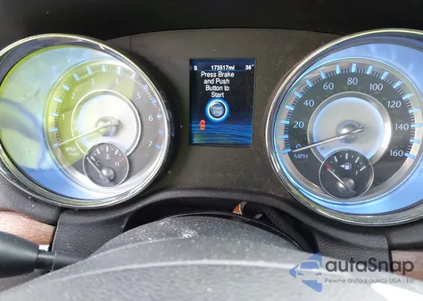 2013 Chrysler 300C John Varvatos Luxury Edition z USA, uszkodzony, nr VIN 2C3CCADT5DH703551